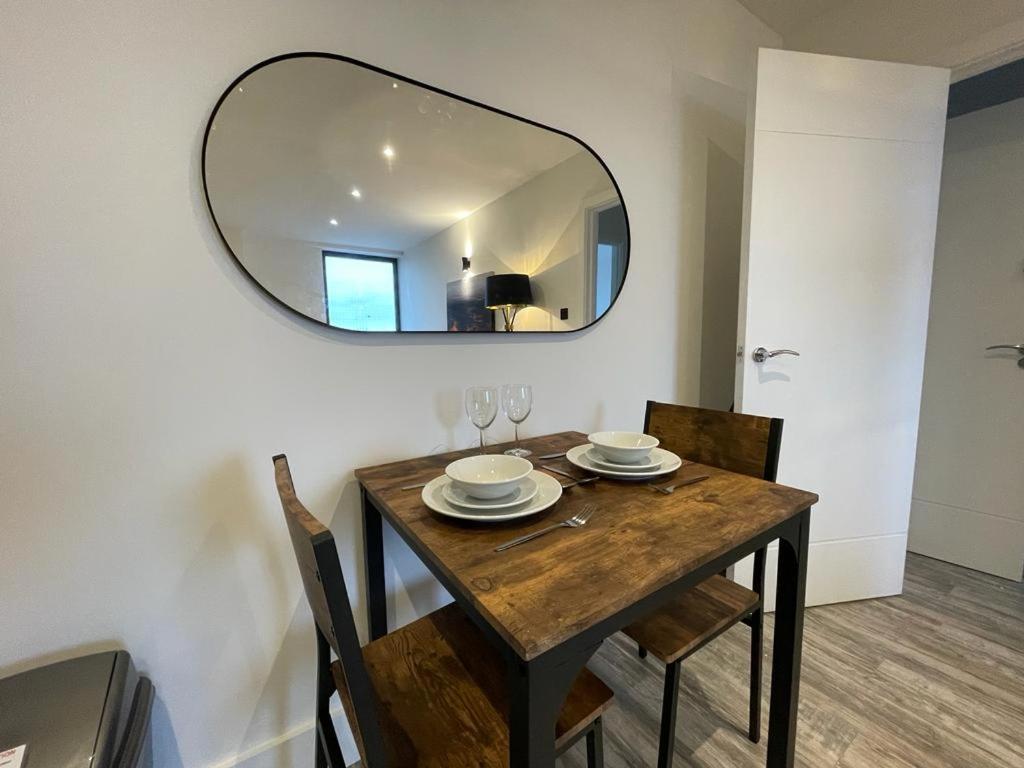 Kingsbridge Point - Cosy One Bed Apartments Near Town Centre, Swindon Dış mekan fotoğraf
