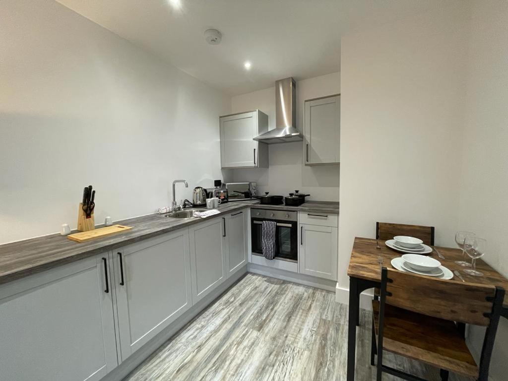 Kingsbridge Point - Cosy One Bed Apartments Near Town Centre, Swindon Dış mekan fotoğraf
