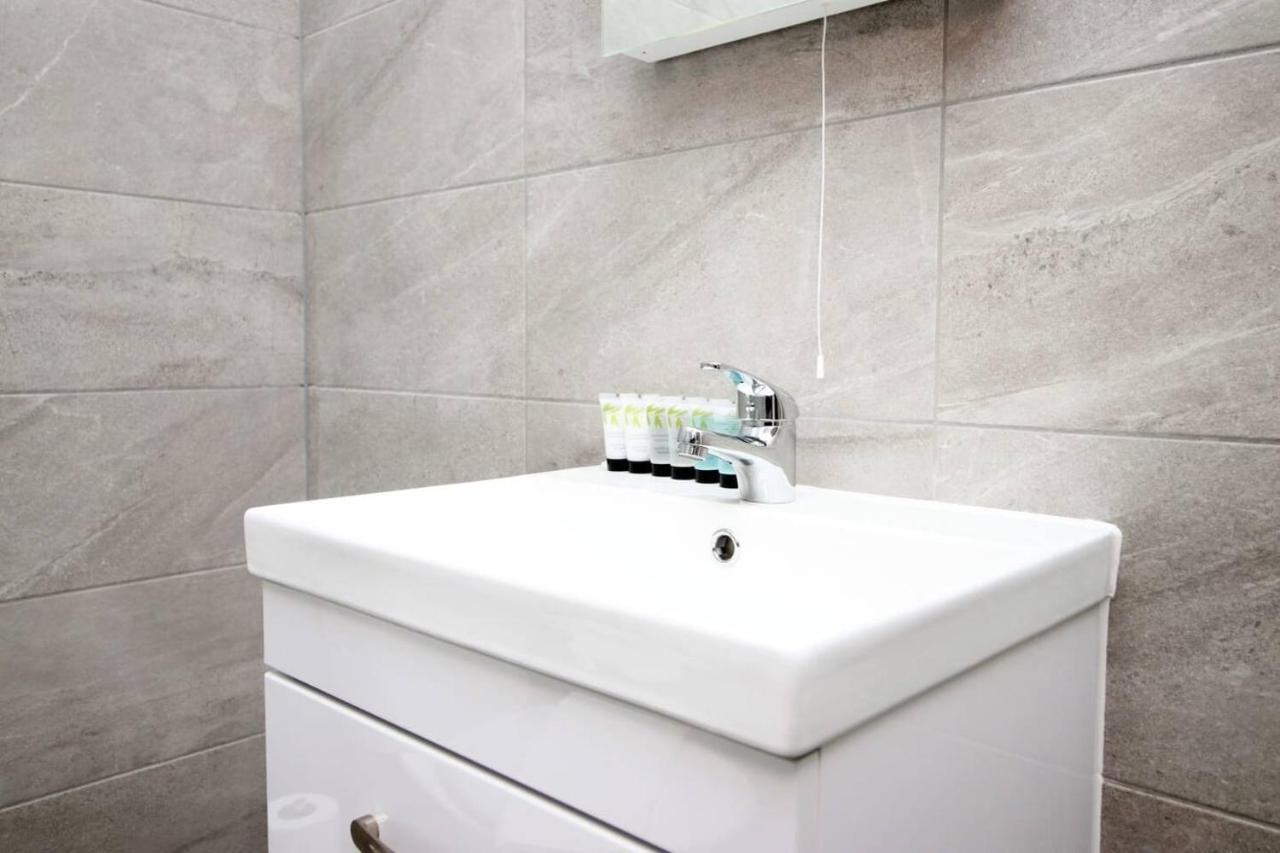 Kingsbridge Point - Cosy One Bed Apartments Near Town Centre, Swindon Dış mekan fotoğraf