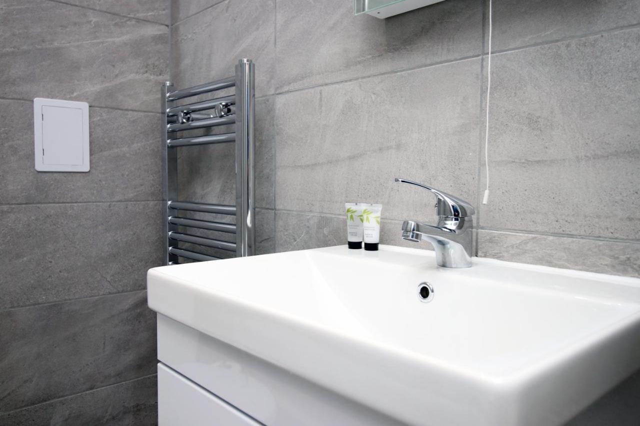 Kingsbridge Point - Cosy One Bed Apartments Near Town Centre, Swindon Dış mekan fotoğraf